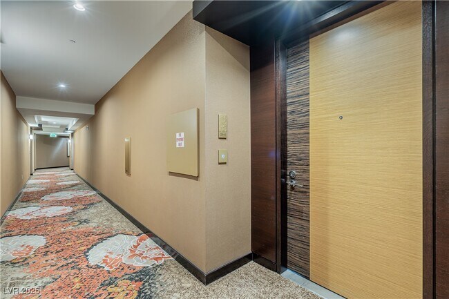 Building Photo - 3750 S Las Vegas Blvd