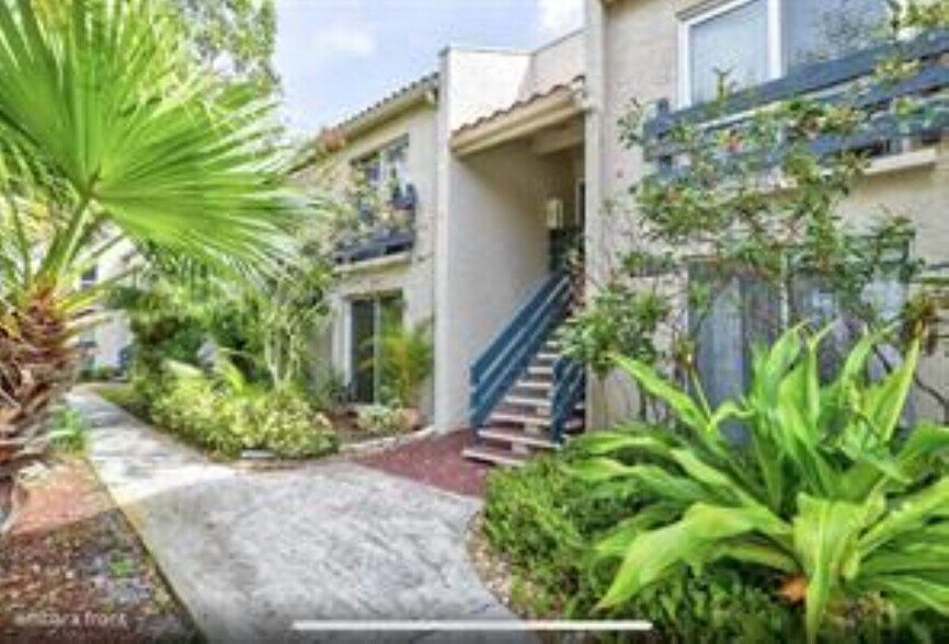 Building Photo - 5332 NE 6th Ave