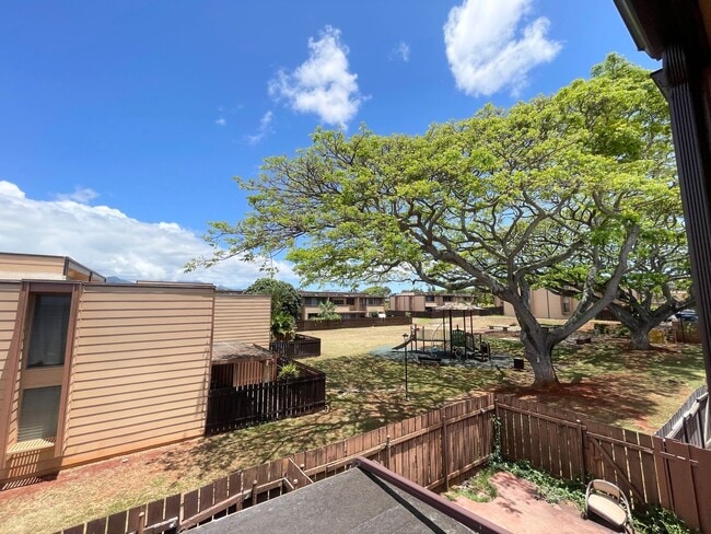 Building Photo - Well Maintained 3 Bed, 2.5 Bath Townhome i...