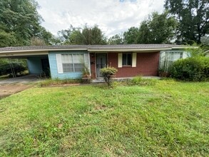 Building Photo - 1160 Maria Dr