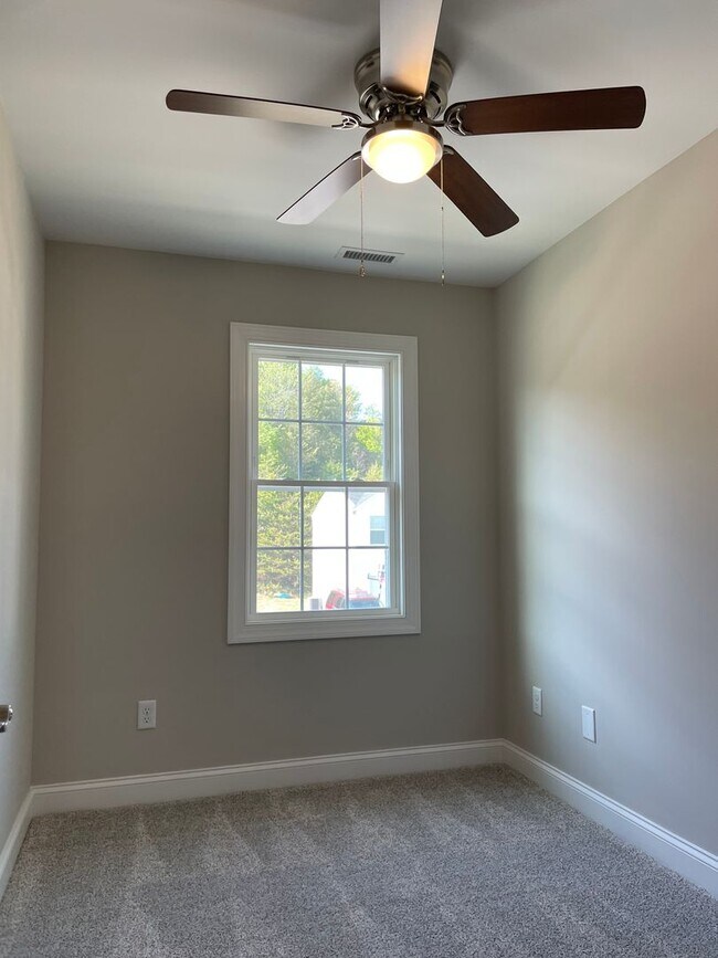 Building Photo - 3927 Newhall Dr NW