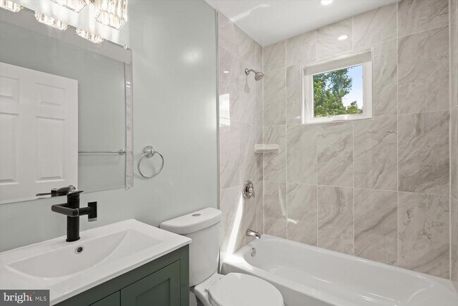 Building Photo - 2917 E Lee Ave