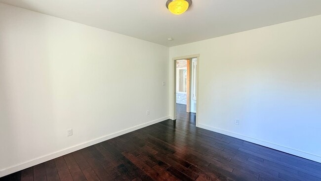 Building Photo - 18 S Trail