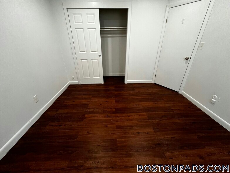 Building Photo - 20 Hubbard Park Rd