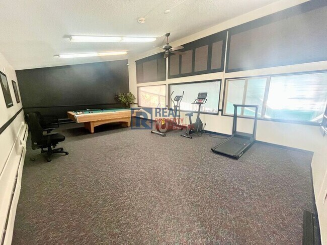 Building Photo - 392 W Rockrimmon Blvd