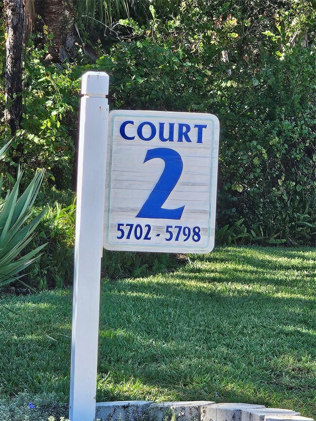 Building Photo - 5748 SE Riverboat Dr