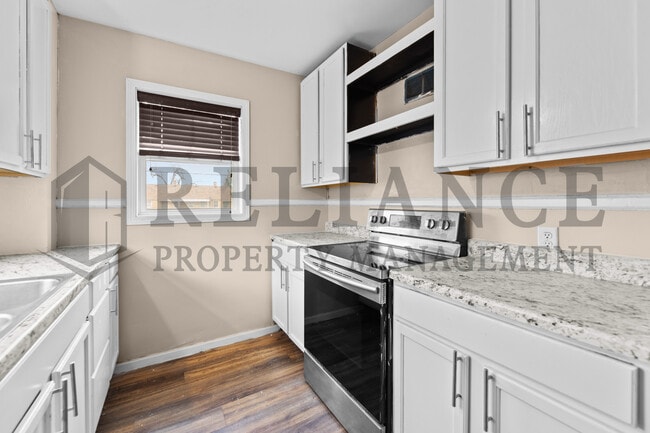 Building Photo - 2318 E Mesita St