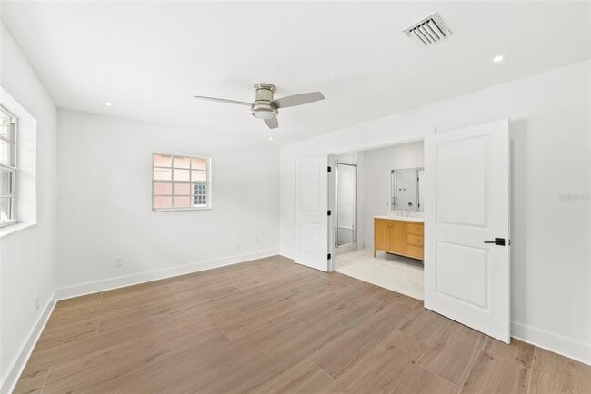 Building Photo - 4714 W Oakellar Ave