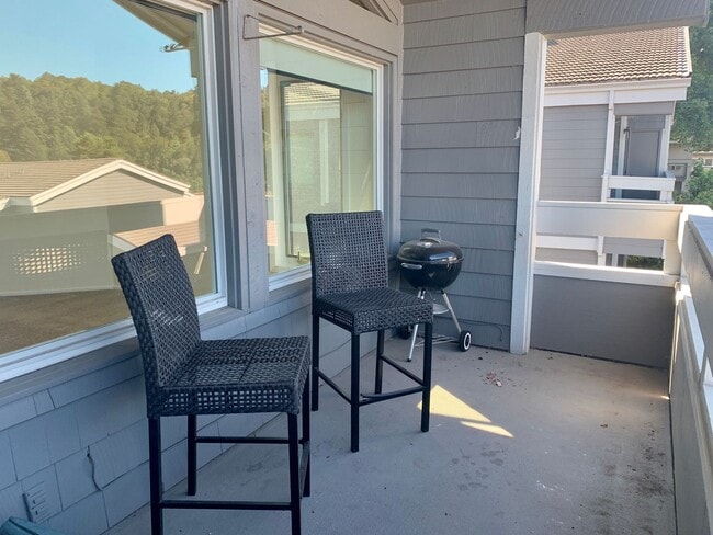 Building Photo - 635 SE Linn St