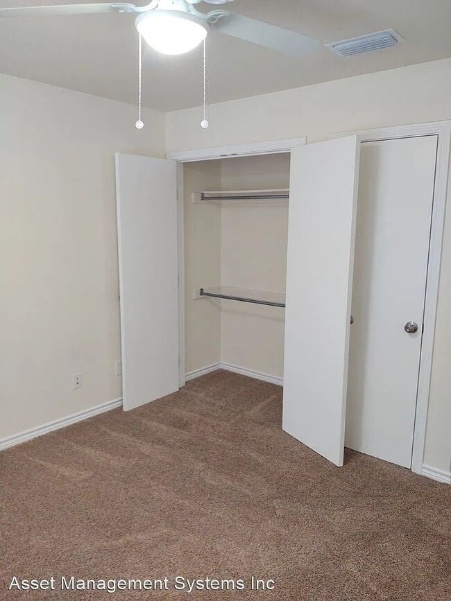 Building Photo - $1195 -Charming duplex in Pilot Point