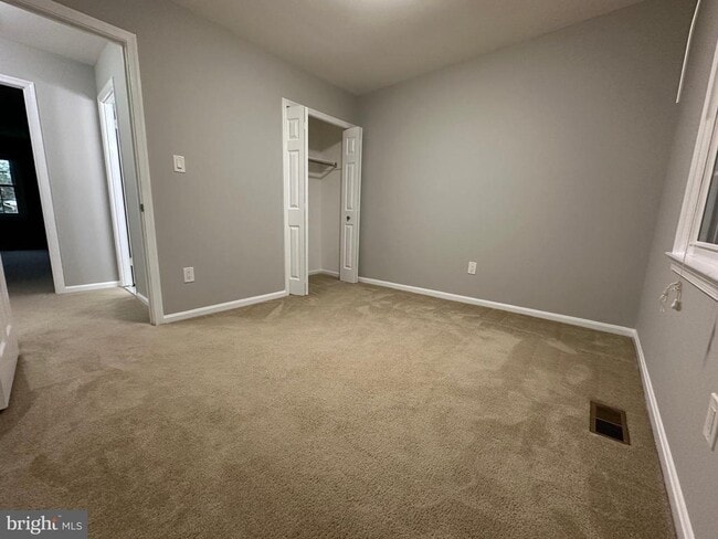 Building Photo - 10152 Village Knolls Ct