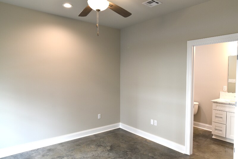 Building Photo - 210 Spoonbill Dr