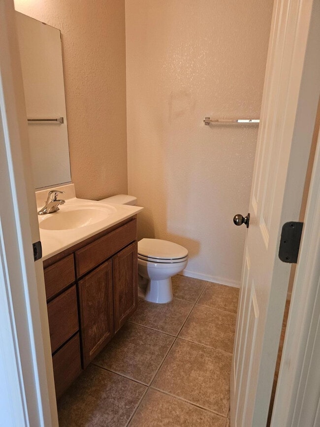 Building Photo - 900 Estancia Dr