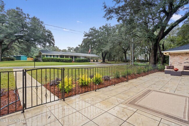 Building Photo - Beautifully Remodeled Home in Historic Gulf Hills, Golf Course Community!