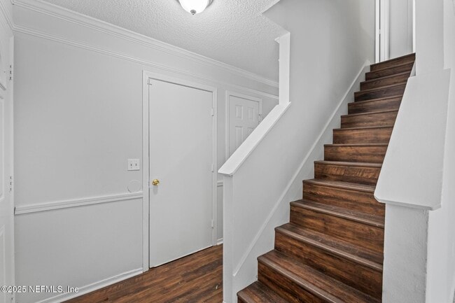 Building Photo - 517 Tuxedo Ct