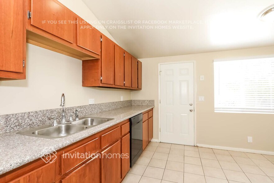 Building Photo - 27210 Marchland Ave