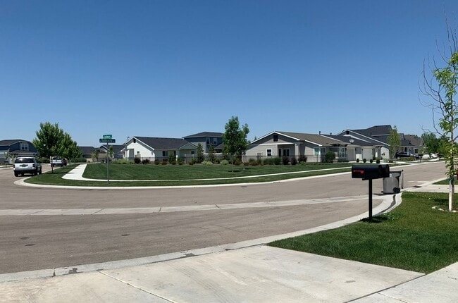 Building Photo - Move-In Special! $100 off first month's rent! Beautiful 3 bed 2 bath home in the Eaglefield Villa...