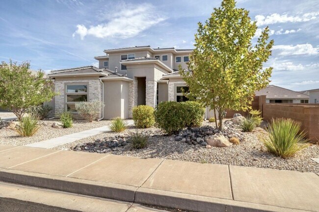 Building Photo - 2579 S Wilson Dr