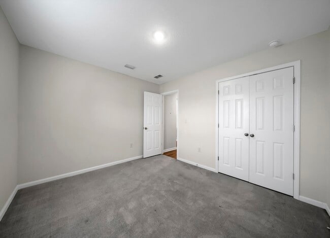 Building Photo - 10 Riverwalk Xing