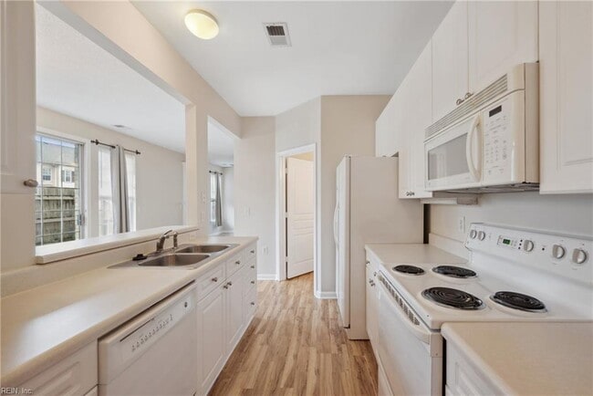 Building Photo - 2412 Wessington Dr