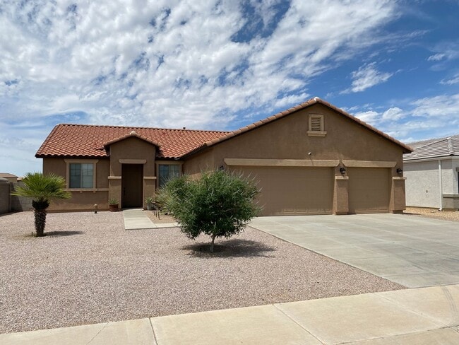 Primary Photo - Exceptional 4BR/2BA Home in Magma Ranch! T...