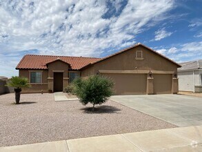 Building Photo - Exceptional 4BR/2BA Home in Magma Ranch! T...