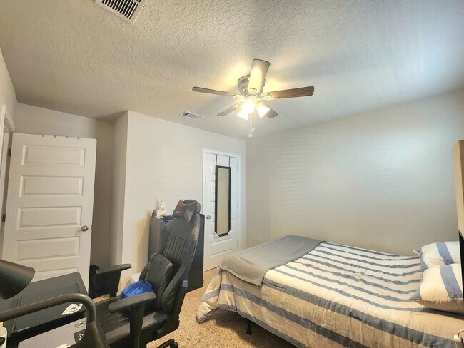 Building Photo - 5379 Peach Dr