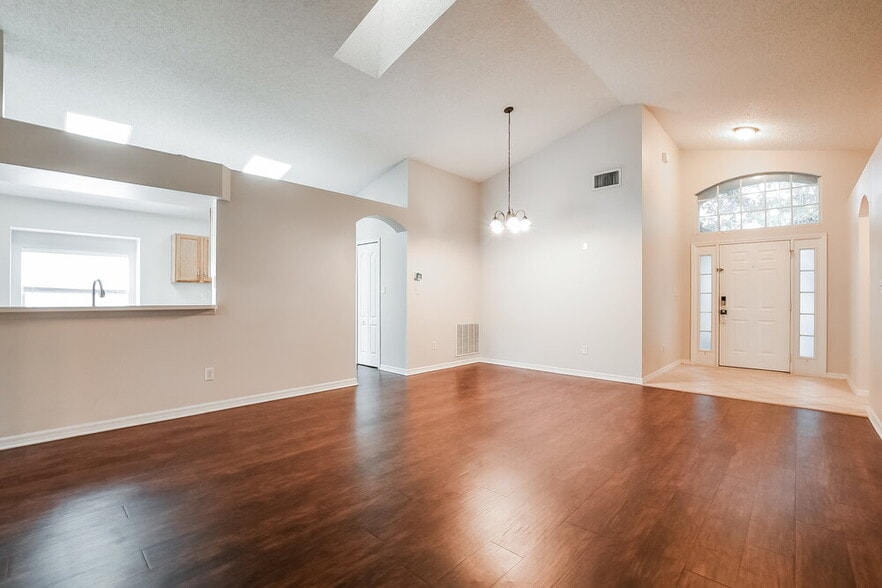 Building Photo - 92 Pine Forest Pl