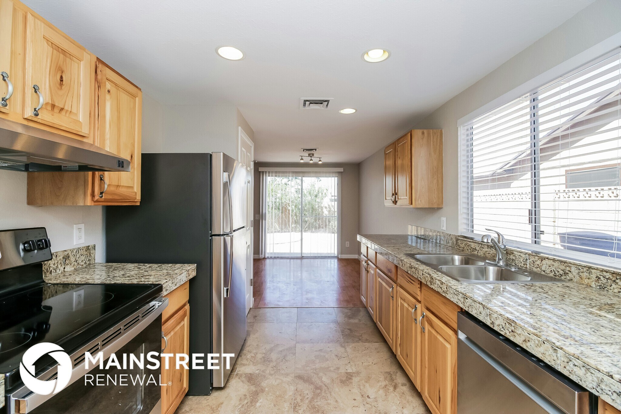 Building Photo - 2114 N Comanche Dr