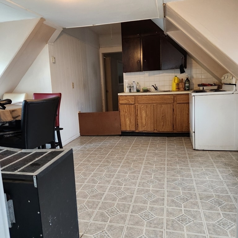 Building Photo - 213 Lincoln St