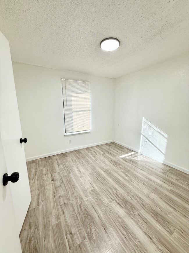 Building Photo - 8613 S Independence Ave