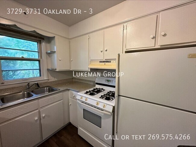 Building Photo - 3729-3731 Oakland Dr-3