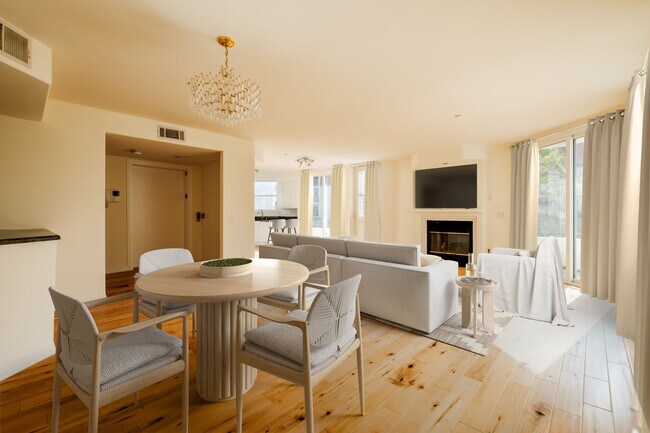 Building Photo - 2030 S Bentley Ave