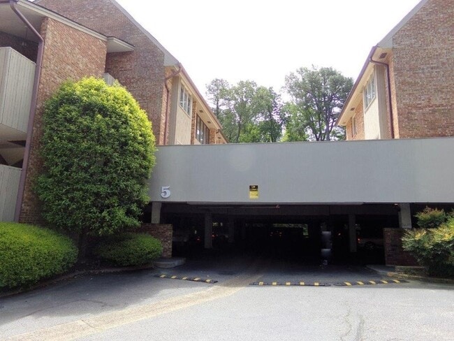 Building Photo - 376 Merrimac Trail