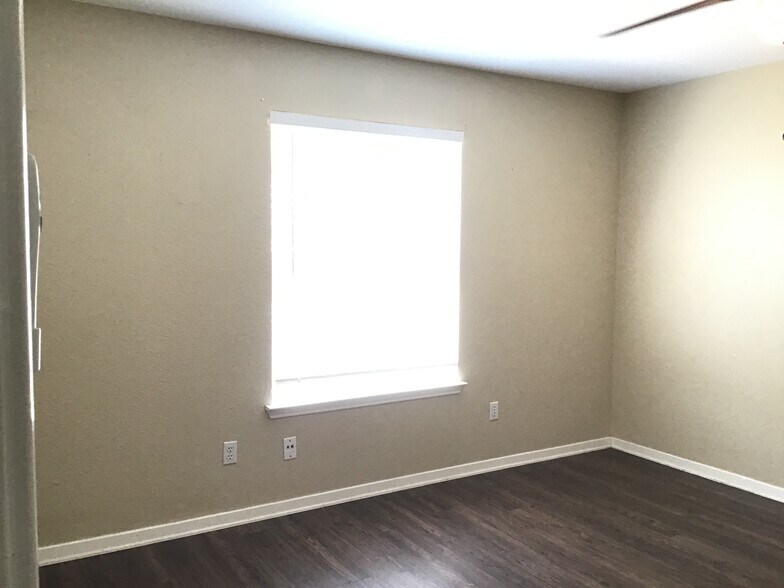 Building Photo - 1325 Misty Meadow Dr
