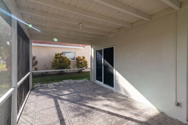 Building Photo - 8524 NW 57th Ct