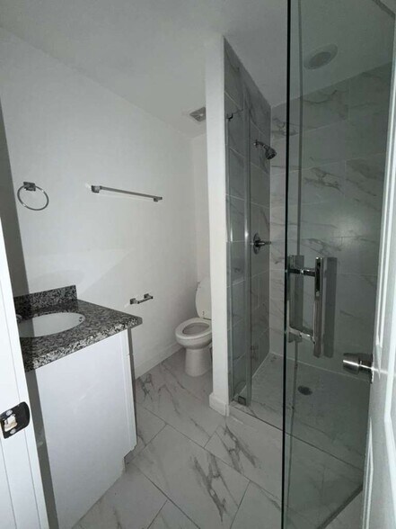 Building Photo - 5616 Hollow Pines Dr