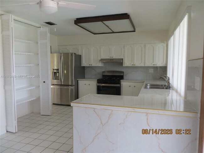 Building Photo - 8570 Sunset Strip
