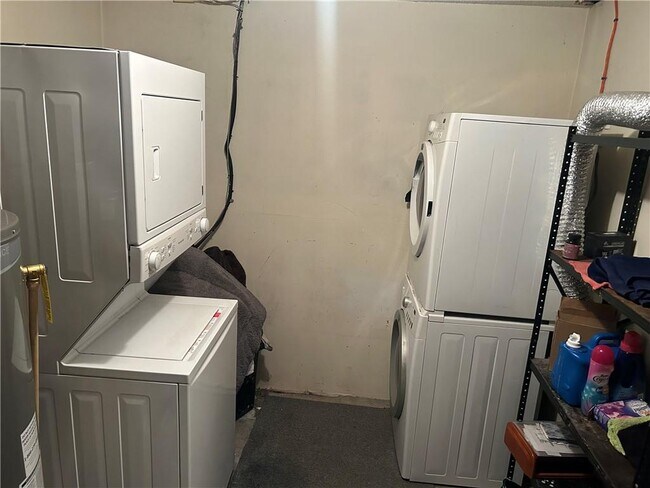 Building Photo - 60 Field St