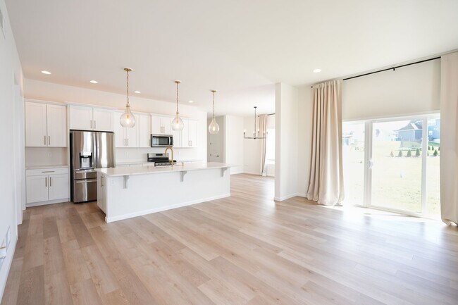 Building Photo - 245 Hollyhock Dr