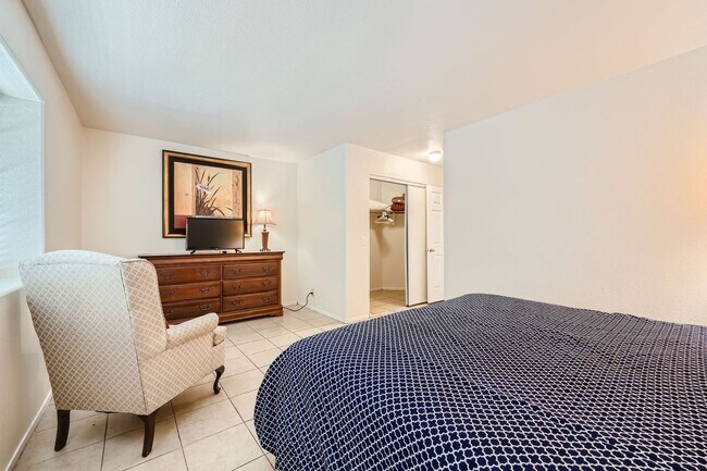 Building Photo - Fully Furnished 2 Bed/2 Bath Condo in Northwest Las Vegas!