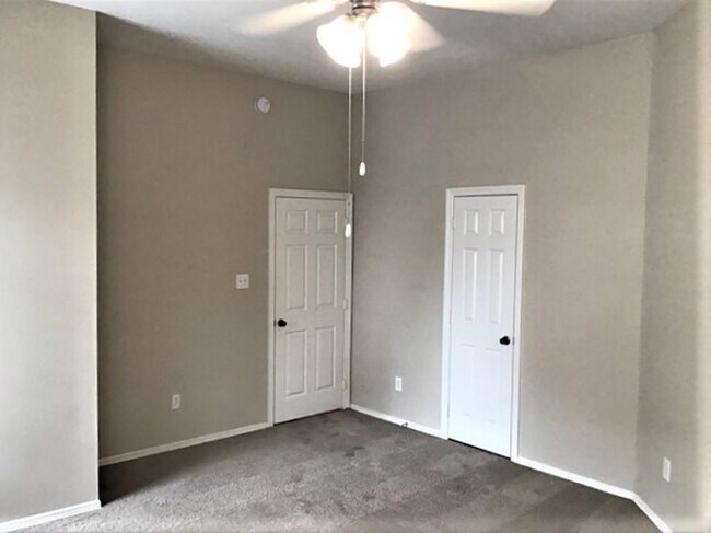 Building Photo - 739 Chase View Dr