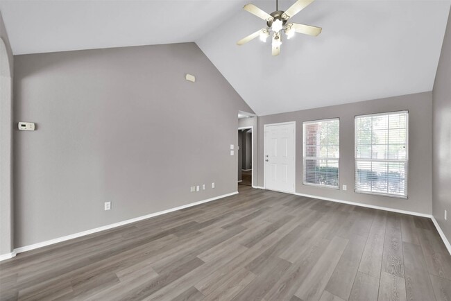 Building Photo - 2214 Shady Tree Ln