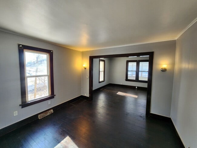 Building Photo - 3 Bedroom Home with 2 Car Detached Garage in East Moline