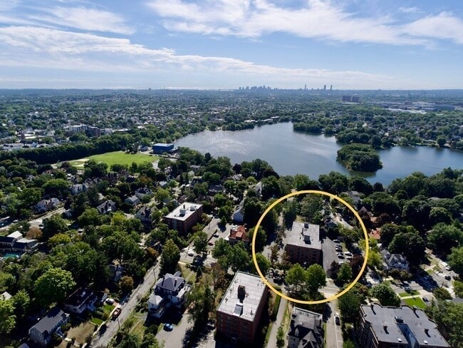 Building Photo - 128 Pleasant St