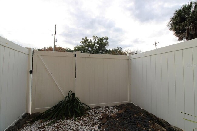 Building Photo - 507 NW 39th Rd