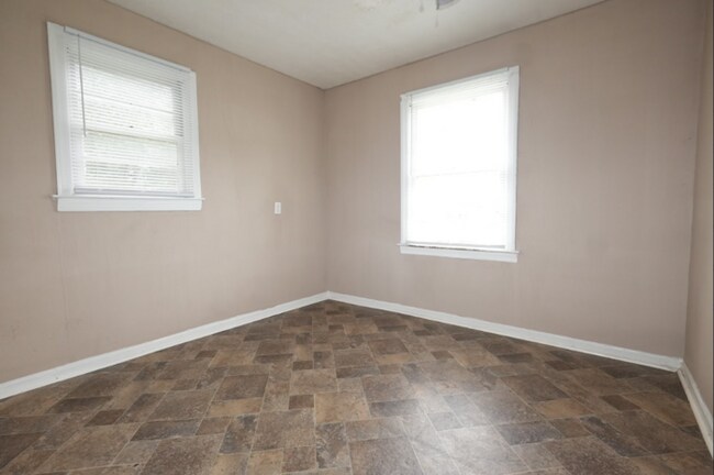 Building Photo - A charming house in Jewitt!