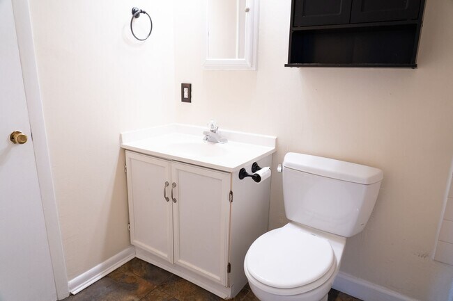 Building Photo - 114 Stratford Ct