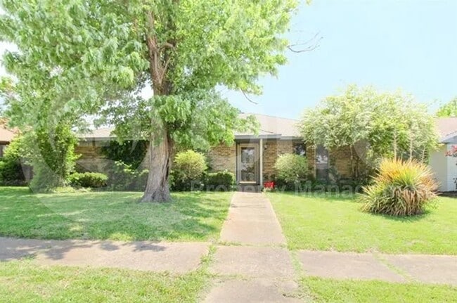 Primary Photo - 409 Stoneybrook Dr