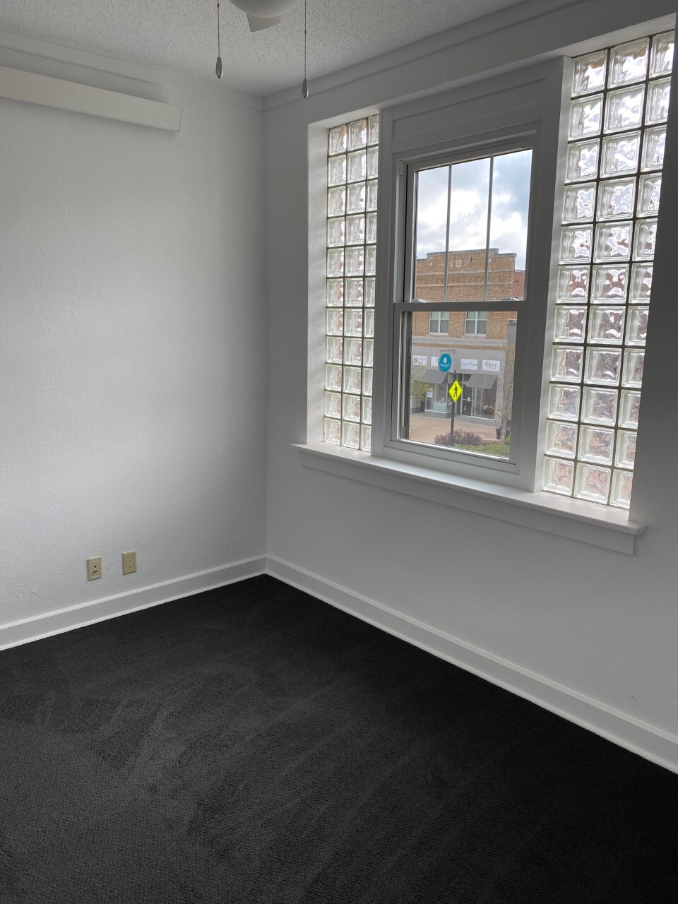 Building Photo - 413 Main Ave